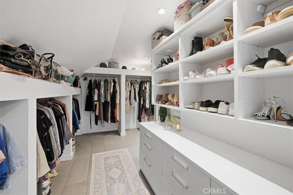 Agoura Hills, California, 91301, United States, 4 Bedrooms Bedrooms, ,5 BathroomsBathrooms,Residential,Active,1966025