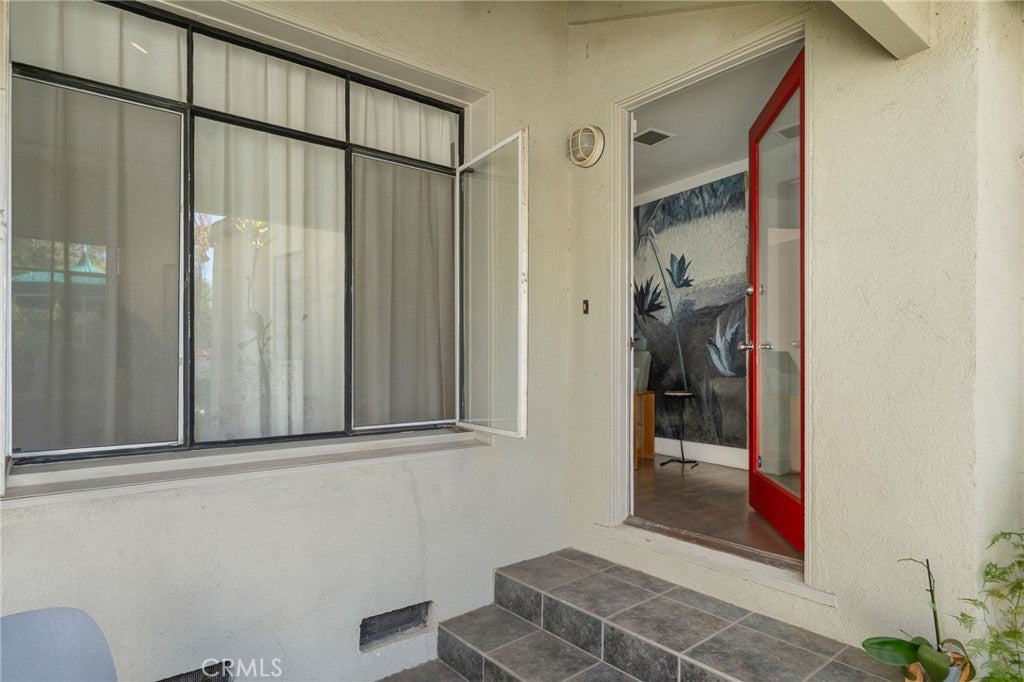 Los Angeles, California, 90027, United States, 3 Bedrooms Bedrooms, ,2 BathroomsBathrooms,Residential,Active,1953705