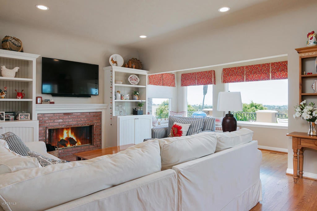 Ventura, California, 93001, United States, 4 Bedrooms Bedrooms, ,4 BathroomsBathrooms,Residential,Contingent,1944037