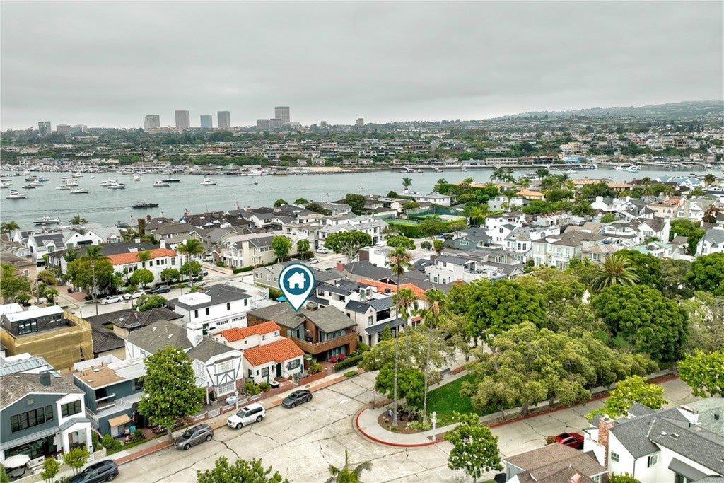 Newport Beach, California, 92661, United States, 4 Bedrooms Bedrooms, ,3 BathroomsBathrooms,Residential,Active,1894578