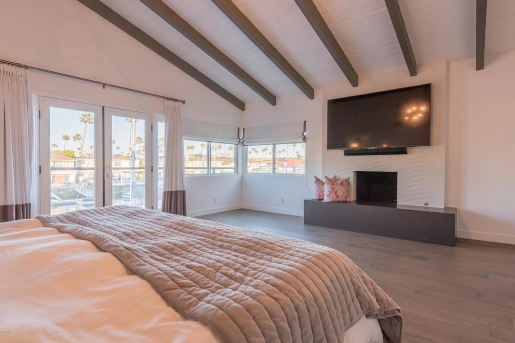 Ventura, California, 93001, United States, 3 Bedrooms Bedrooms, ,3 BathroomsBathrooms,Residential,Contingent,1944076