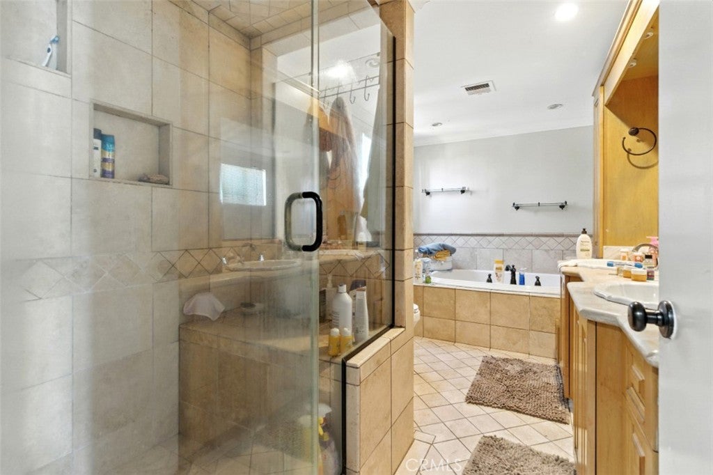 La Habra, California, 90631, United States, 6 Bedrooms Bedrooms, ,4 BathroomsBathrooms,Residential,Active,1929656
