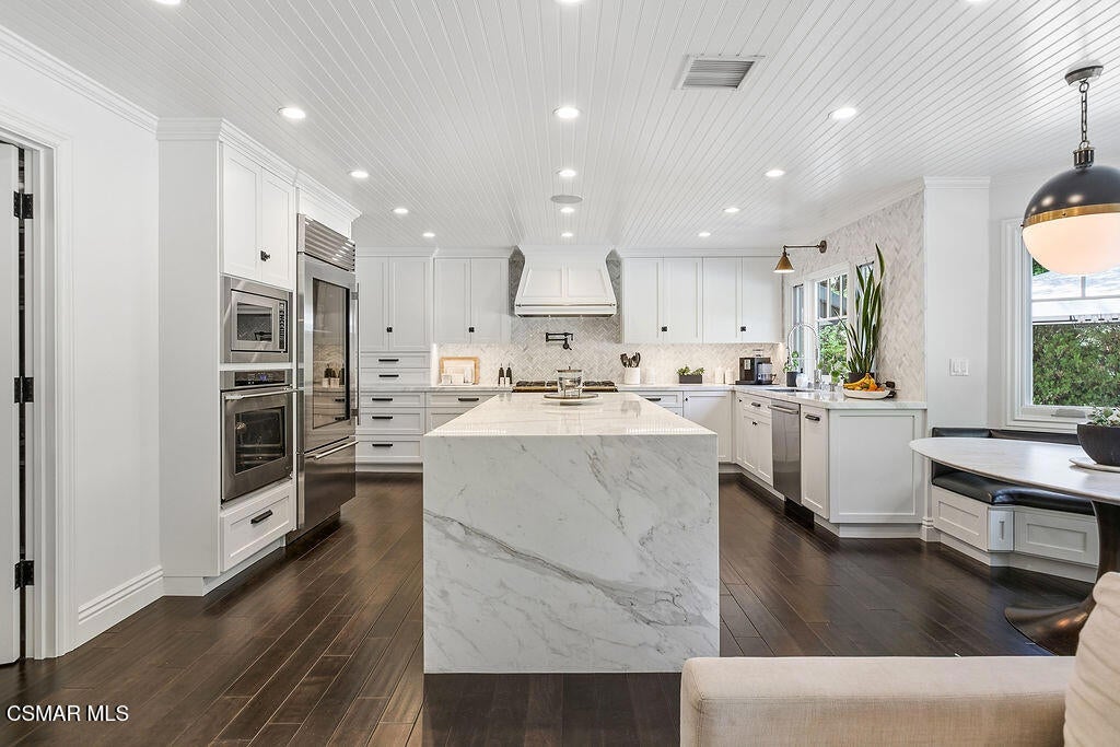 Westlake Village, California, 91362, United States, 6 Bedrooms Bedrooms, ,6 BathroomsBathrooms,Residential,Active,2031759