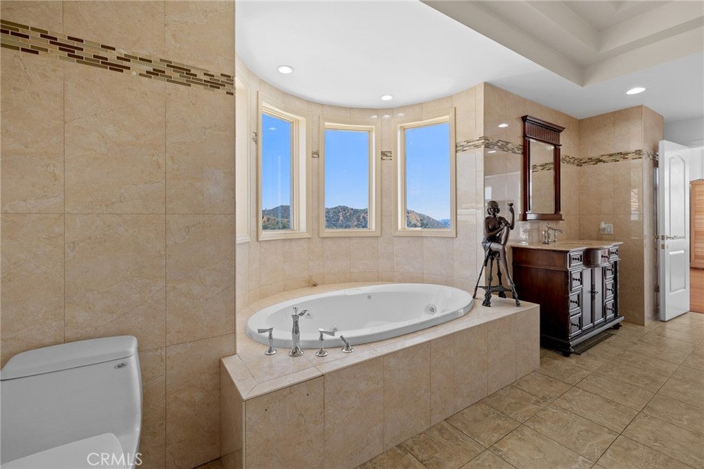 Glendale, California, 91206, United States, 5 Bedrooms Bedrooms, ,6 BathroomsBathrooms,Residential,Active,1941392
