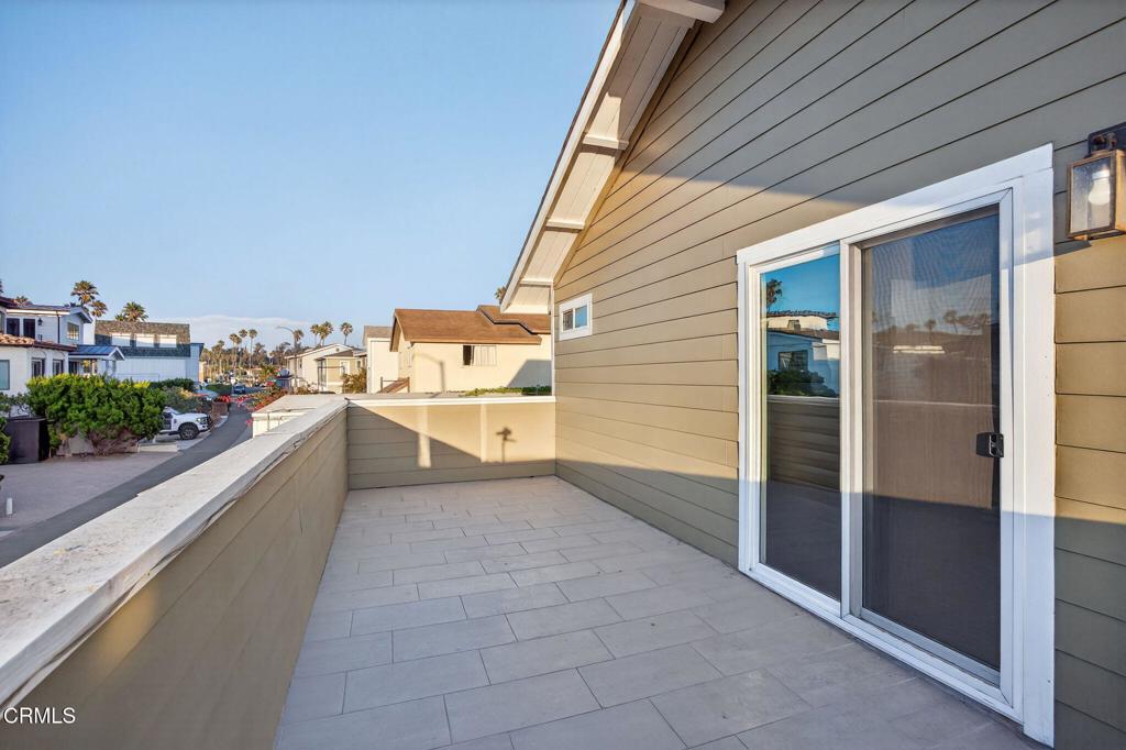 Ventura, California, 93001, United States, 4 Bedrooms Bedrooms, ,3 BathroomsBathrooms,Residential,Active,1926891