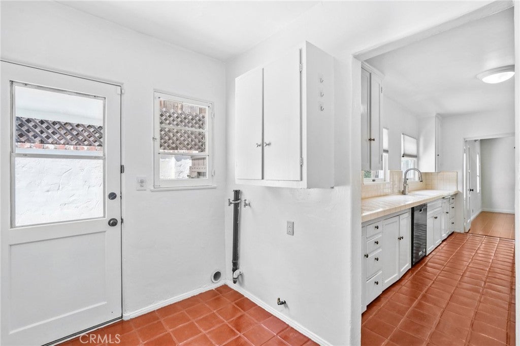 North Hollywood, California, 91602, United States, 3 Bedrooms Bedrooms, ,2 BathroomsBathrooms,Residential,Active,1914796