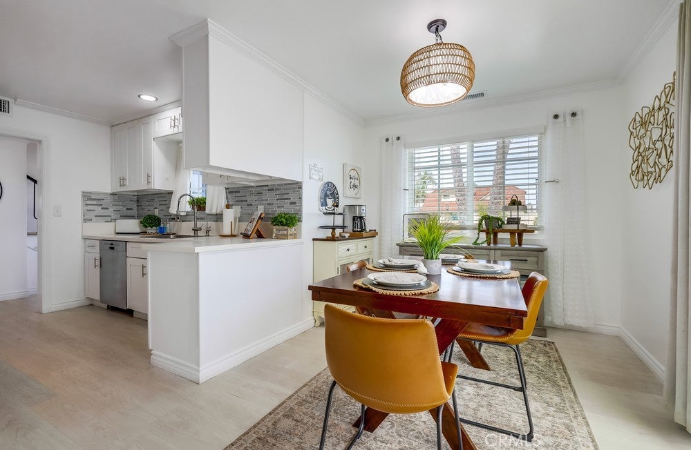 Garden Grove, California, 92845, United States, 5 Bedrooms Bedrooms, ,2 BathroomsBathrooms,Residential,Active,1927673