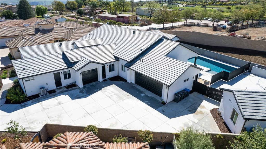 Corona, California, 92881, United States, 8 Bedrooms Bedrooms, ,9 BathroomsBathrooms,Residential,Active,1902941