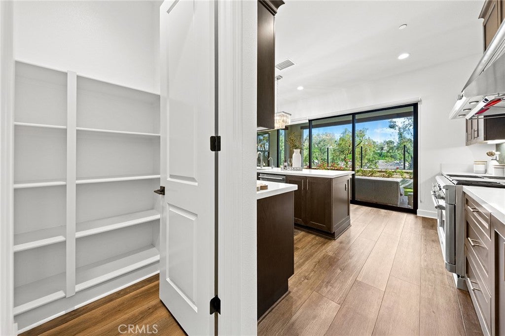 Lake Forest, California, 92630, United States, 5 Bedrooms Bedrooms, ,6 BathroomsBathrooms,Residential,Active,1801044
