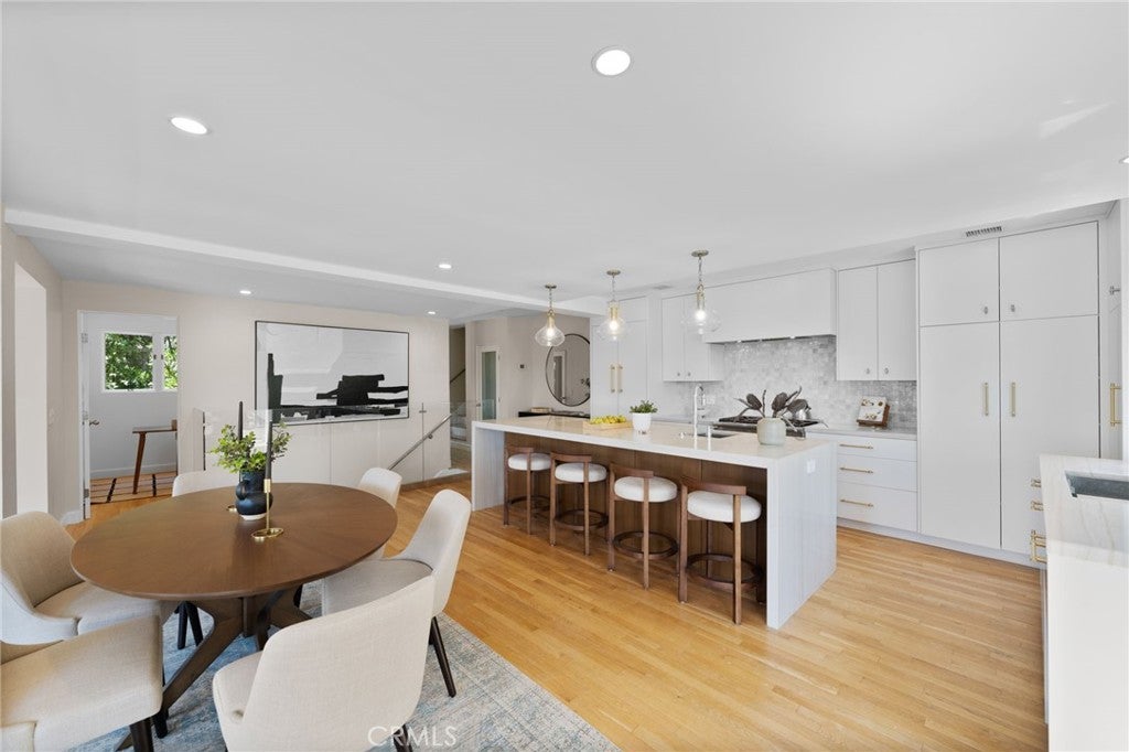 Los Angeles, California, 90069, United States, 3 Bedrooms Bedrooms, ,4 BathroomsBathrooms,Residential,Active,1959526