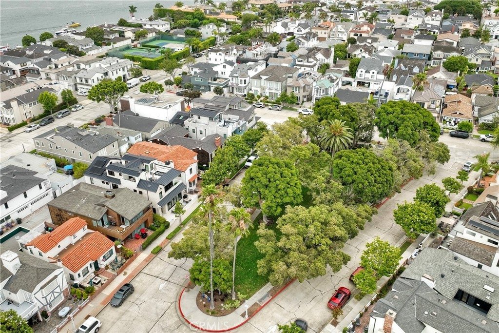 Newport Beach, California, 92661, United States, 4 Bedrooms Bedrooms, ,3 BathroomsBathrooms,Residential,Active,1894578