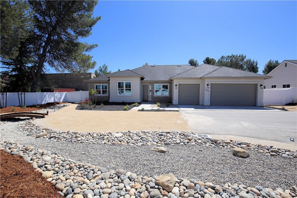 Paso Robles, California, 93446, United States, 4 Bedrooms Bedrooms, ,4 BathroomsBathrooms,Residential,Active,1808249
