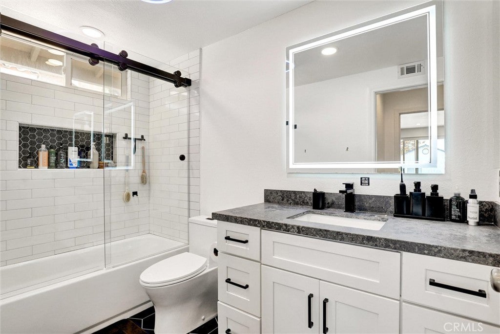 Lake Forest, California, 92630, United States, 4 Bedrooms Bedrooms, ,3 BathroomsBathrooms,Residential,Active,1953694