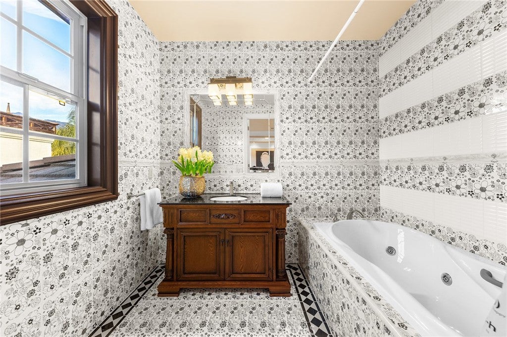 Arcadia, California, 91006, United States, 7 Bedrooms Bedrooms, ,9 BathroomsBathrooms,Residential,Active,1919404
