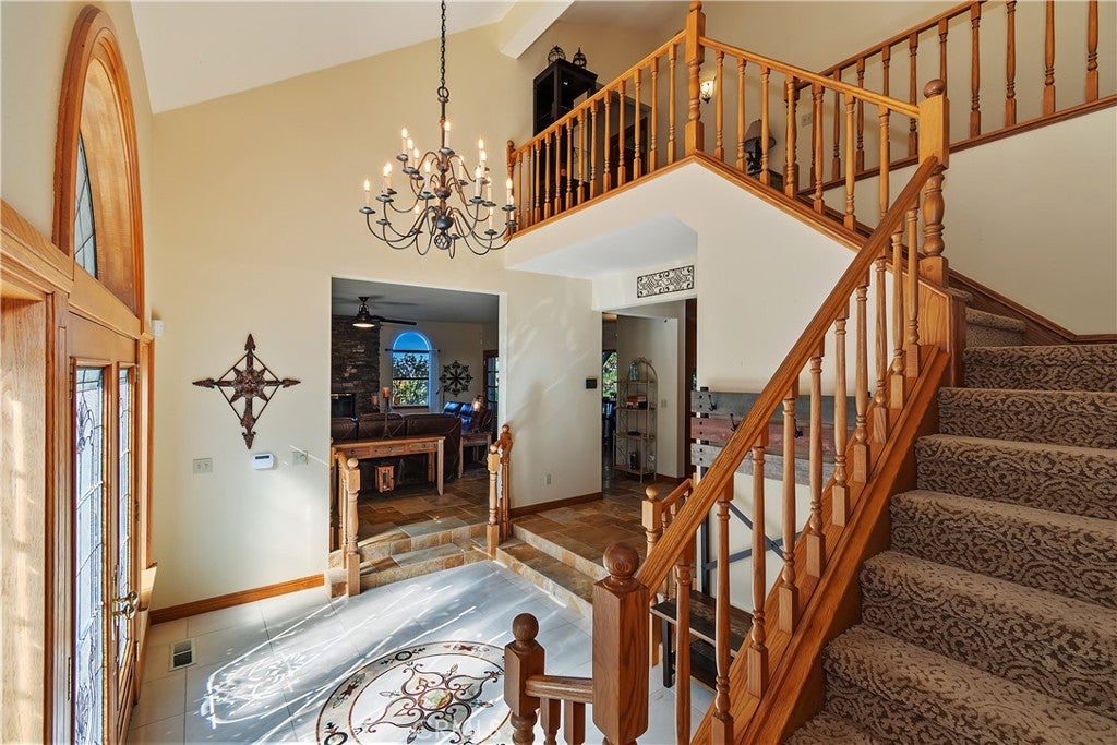 Lake Arrowhead, California, 92352, United States, 4 Bedrooms Bedrooms, ,3 BathroomsBathrooms,Residential,Active,1998581