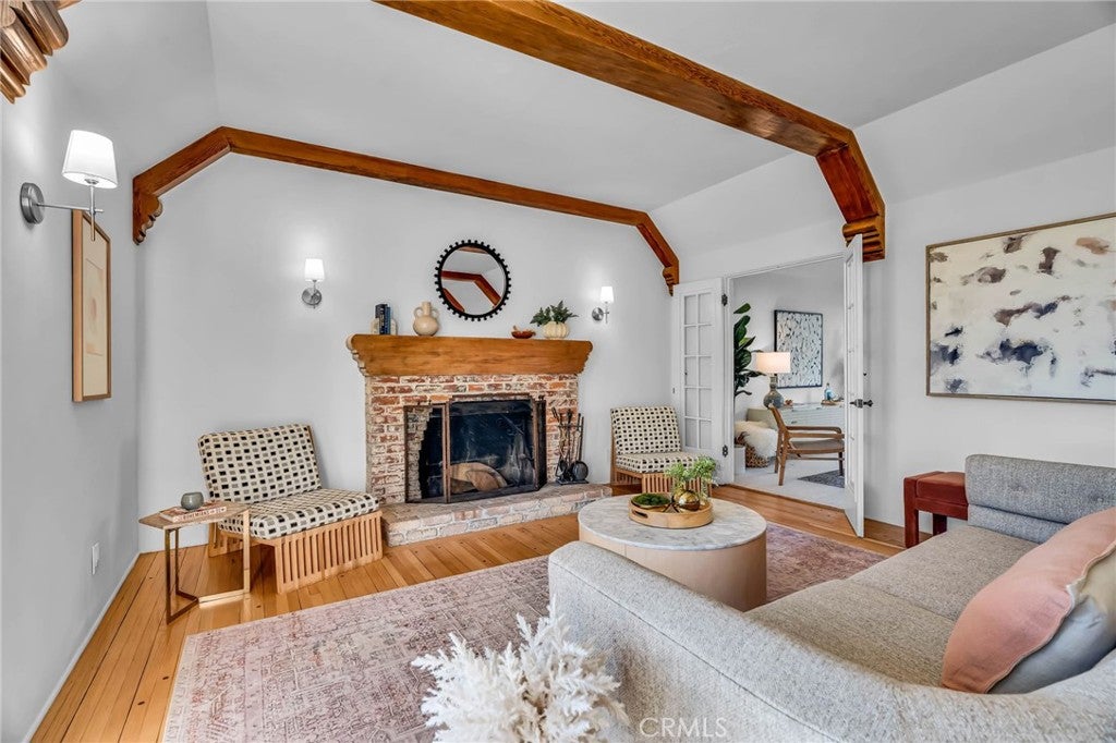 Glendale, California, 91202, United States, 3 Bedrooms Bedrooms, ,3 BathroomsBathrooms,Residential,Active,1967125