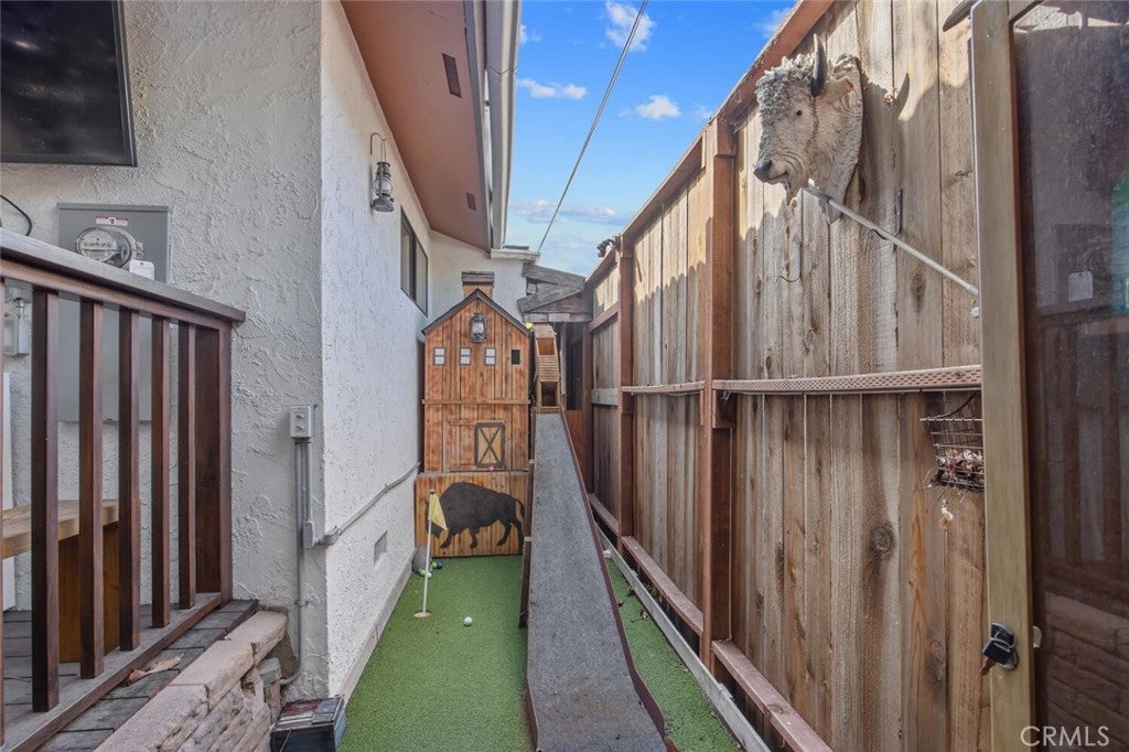 North Hollywood, California, 91602, United States, 4 Bedrooms Bedrooms, ,2 BathroomsBathrooms,Residential,Active,1954309