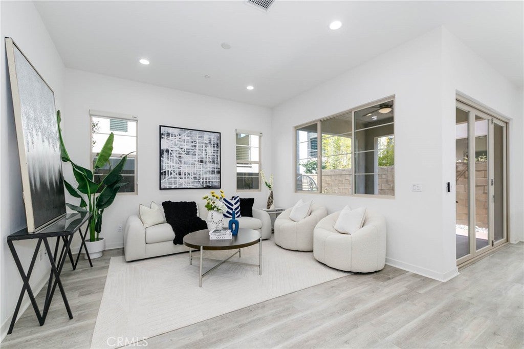 Irvine, California, 92618, United States, 3 Bedrooms Bedrooms, ,3 BathroomsBathrooms,Residential,Active,1942374