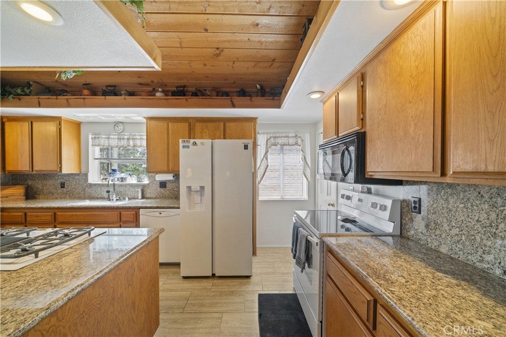 Big Bear Lake, California, 92315, United States, 4 Bedrooms Bedrooms, ,4 BathroomsBathrooms,Residential,Active,1858708