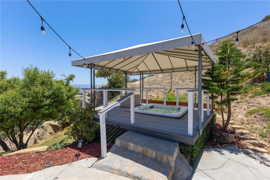 Chatsworth, California, 91311, United States, 4 Bedrooms Bedrooms, ,4 BathroomsBathrooms,Residential,Active,2011421