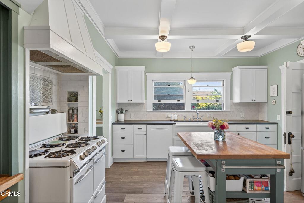 Oxnard, California, 93030, United States, 5 Bedrooms Bedrooms, ,2 BathroomsBathrooms,Residential,Active,1985561