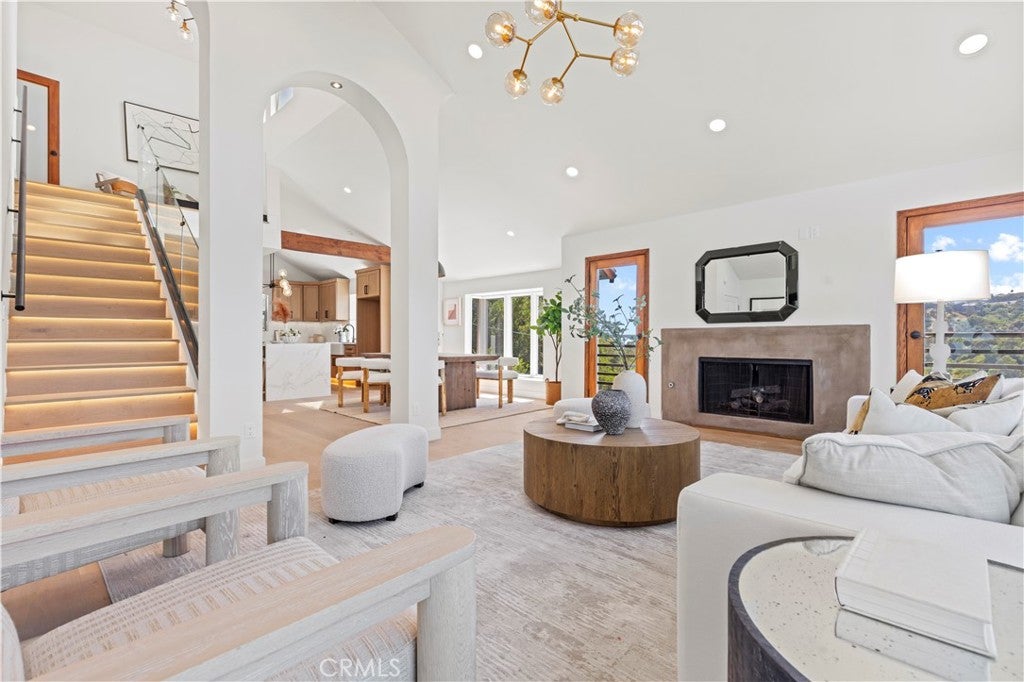 Los Angeles, California, 90046, United States, 3 Bedrooms Bedrooms, ,4 BathroomsBathrooms,Residential,Active,1862862