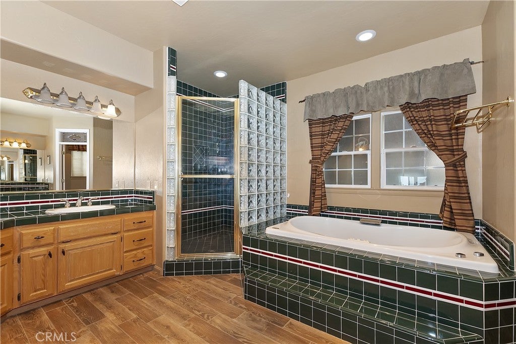 Lake Arrowhead, California, 92352, United States, ,5 BathroomsBathrooms,Residential,Active,1781875