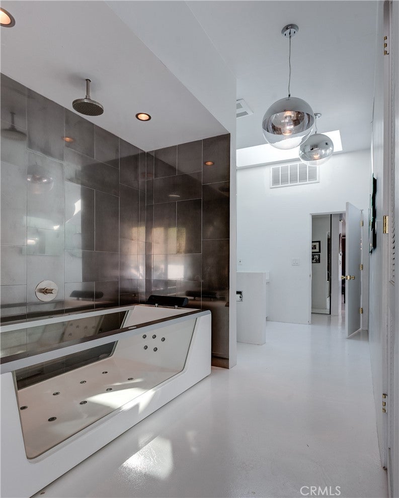 Pasadena, California, 91105, United States, 3 Bedrooms Bedrooms, ,3 BathroomsBathrooms,Residential,Active,2027742