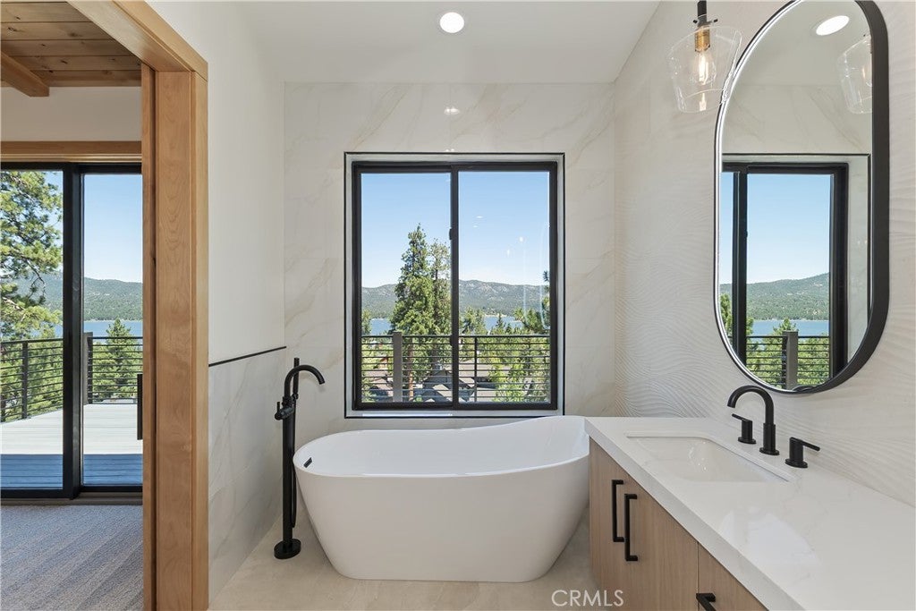 Big Bear Lake, California, 92315, United States, 5 Bedrooms Bedrooms, ,6 BathroomsBathrooms,Residential,Active,1914782