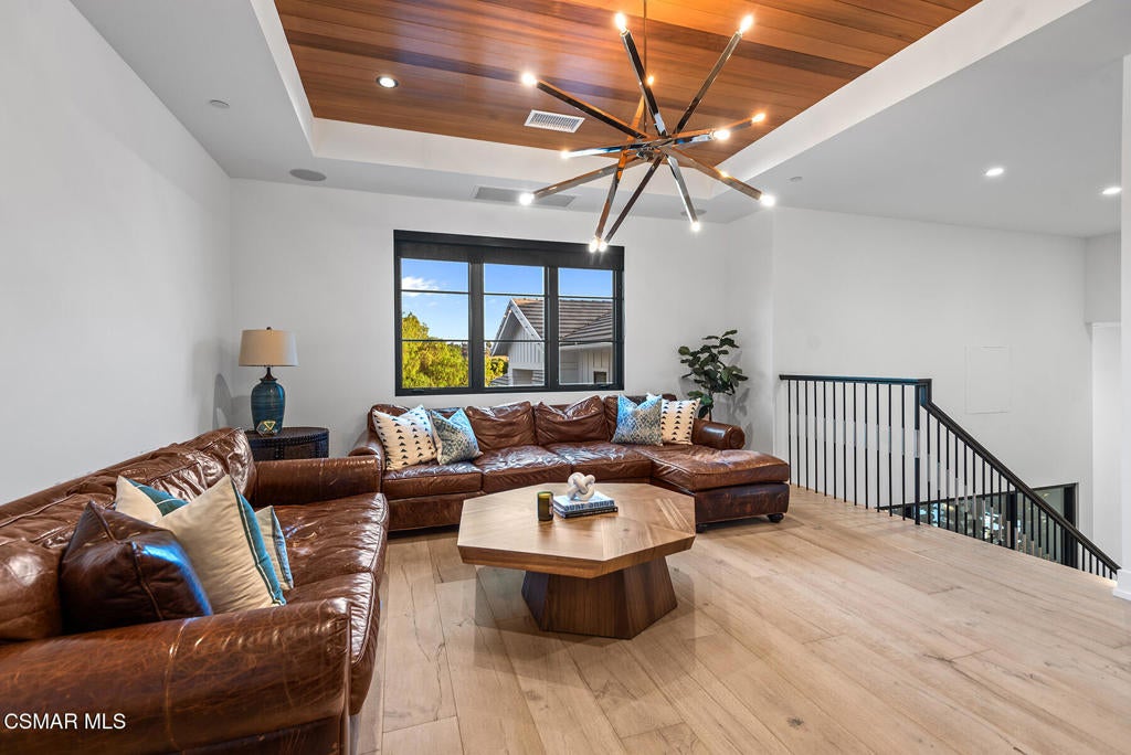 Thousand Oaks, California, 91362, United States, 5 Bedrooms Bedrooms, ,7 BathroomsBathrooms,Residential,Active,1900211