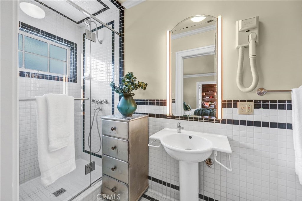 Pasadena, California, 91106, United States, 8 Bedrooms Bedrooms, ,10 BathroomsBathrooms,Residential,Active,1996260