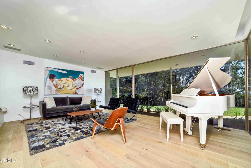 Pasadena, California, 91107, United States, 5 Bedrooms Bedrooms, ,5 BathroomsBathrooms,Residential,Active,1941341