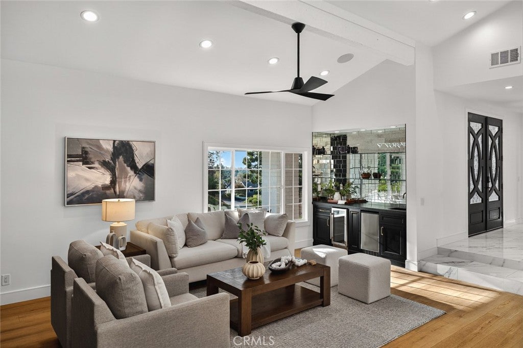 Anaheim, California, 92807, United States, 4 Bedrooms Bedrooms, ,3 BathroomsBathrooms,Residential,Active,1990042