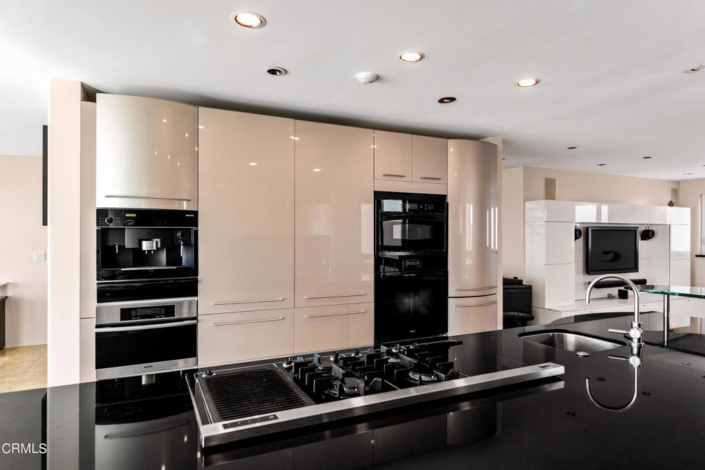 Oxnard, California, 93035, United States, 4 Bedrooms Bedrooms, ,5 BathroomsBathrooms,Residential,Active,1953419