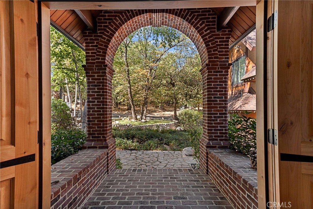 Lake Arrowhead, California, 92352, United States, 4 Bedrooms Bedrooms, ,4 BathroomsBathrooms,Residential,Active,2001372