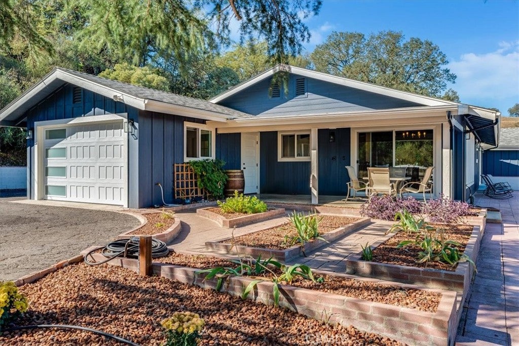 Paso Robles, California, 93446, United States, 3 Bedrooms Bedrooms, ,3 BathroomsBathrooms,Residential,Active,1990043