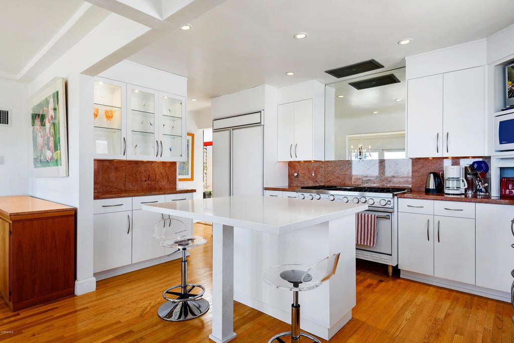 Ventura, California, 93001, United States, 3 Bedrooms Bedrooms, ,2 BathroomsBathrooms,Residential,Active,1944036