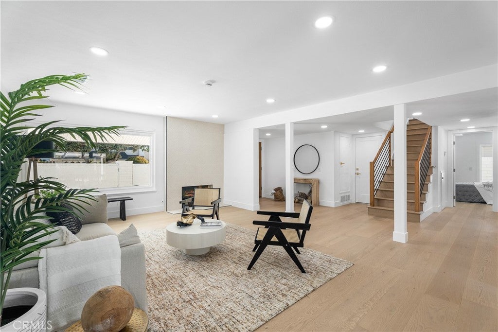 Huntington Beach, California, 92646, United States, 4 Bedrooms Bedrooms, ,5 BathroomsBathrooms,Residential,Active,1969639