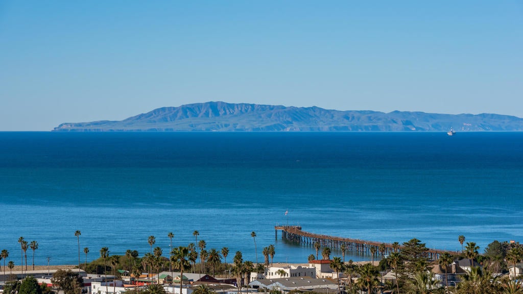 Ventura, California, 93001, United States, 3 Bedrooms Bedrooms, ,3 BathroomsBathrooms,Residential,Active,1944044