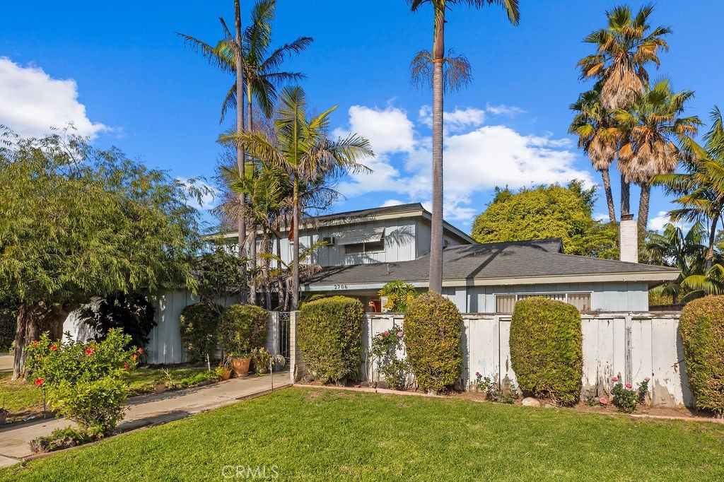 Newport Beach, California, 92660, United States, 4 Bedrooms Bedrooms, ,3 BathroomsBathrooms,Residential,Pending,2016109