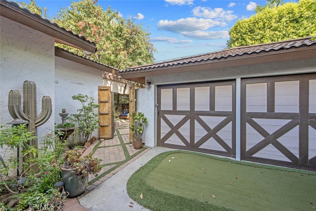 North Hollywood, California, 91602, United States, 4 Bedrooms Bedrooms, ,2 BathroomsBathrooms,Residential,Active,1954309