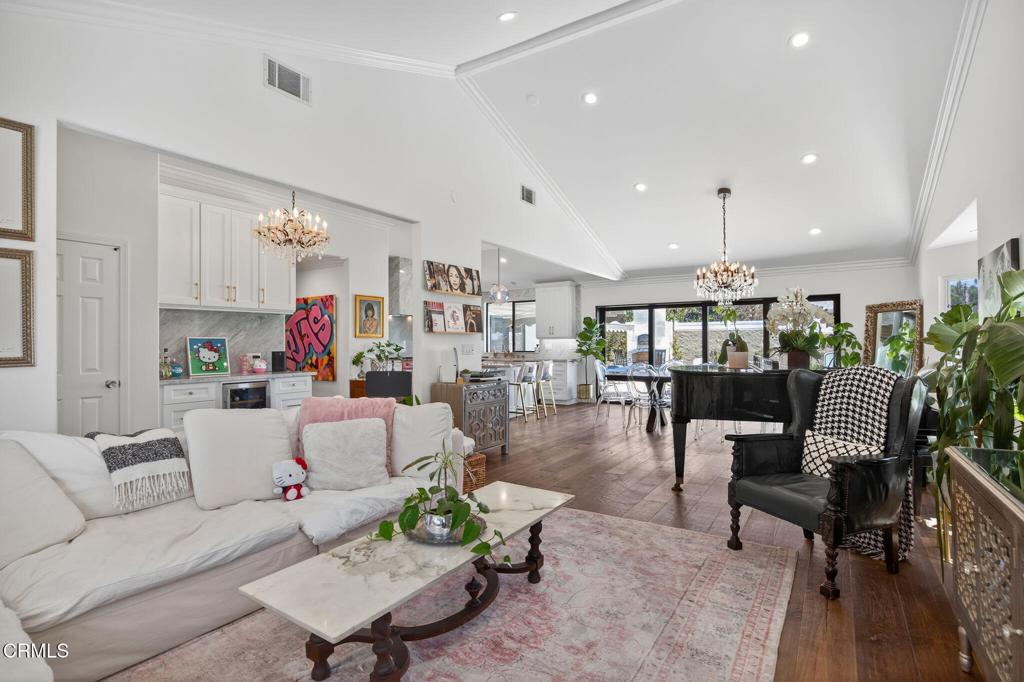 Camarillo, California, 93010, United States, 5 Bedrooms Bedrooms, ,5 BathroomsBathrooms,Residential,Active,1914579