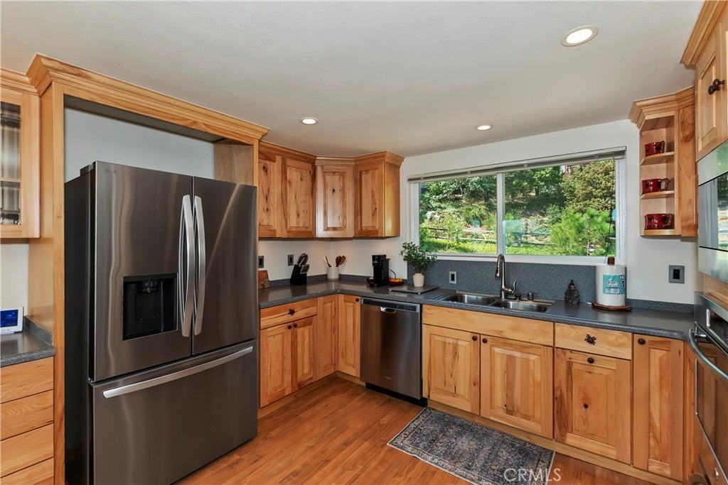 Lake Arrowhead, California, 92352, United States, 3 Bedrooms Bedrooms, ,3 BathroomsBathrooms,Residential,Active,1952988