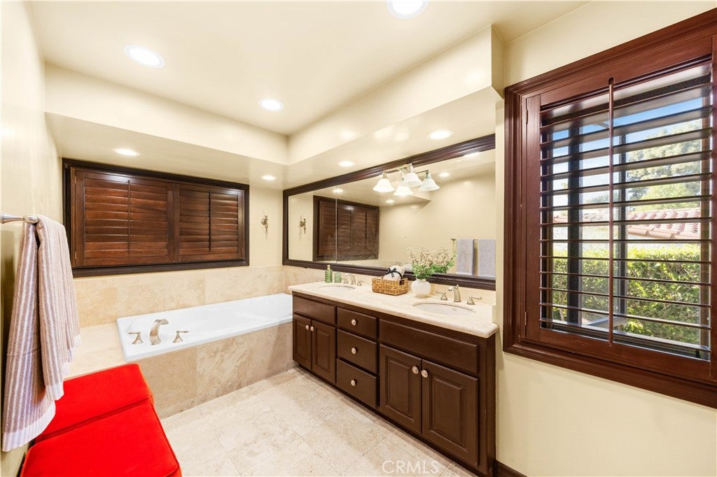 Palos Verdes Estates, California, 90274, United States, 4 Bedrooms Bedrooms, ,3 BathroomsBathrooms,Residential,Active,1922529