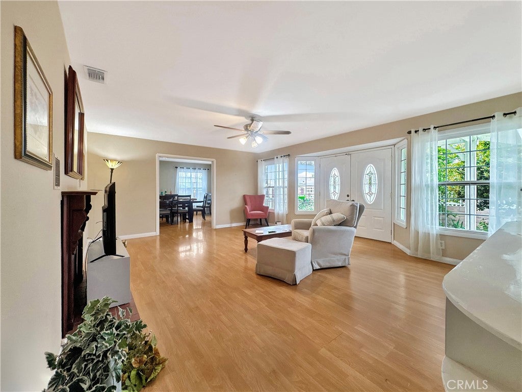 Huntington Beach, California, 92647, United States, ,5 BathroomsBathrooms,Residential,Active,1867911