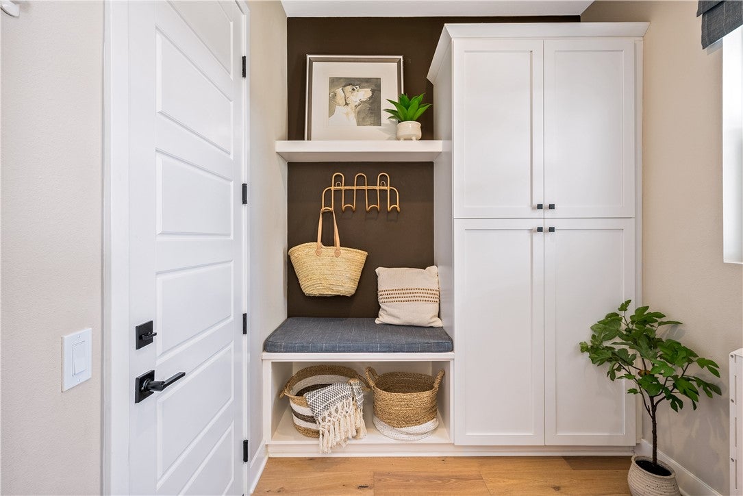 Castaic, California, 91384, United States, 6 Bedrooms Bedrooms, ,6 BathroomsBathrooms,Residential,Active,2006979