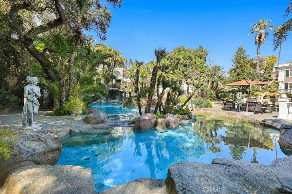 San Marino, California, 91108, United States, 6 Bedrooms Bedrooms, ,6 BathroomsBathrooms,Residential,Active,2008270