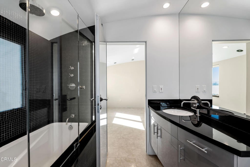 Oxnard, California, 93035, United States, 4 Bedrooms Bedrooms, ,5 BathroomsBathrooms,Residential,Active,1953419