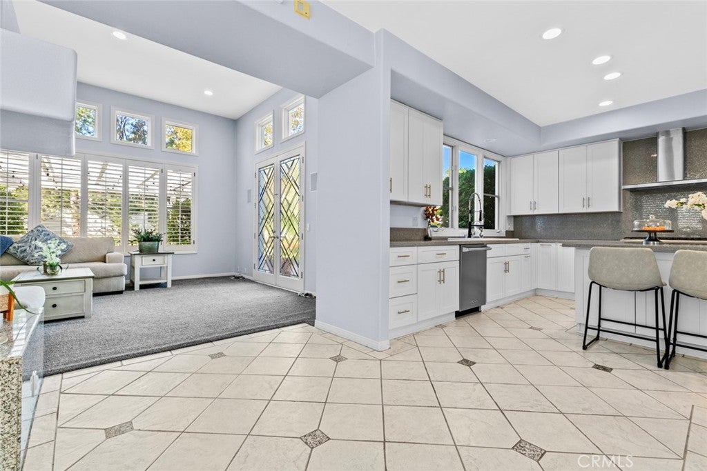 Chatsworth, California, 91311, United States, 5 Bedrooms Bedrooms, ,6 BathroomsBathrooms,Residential,Active,2015219