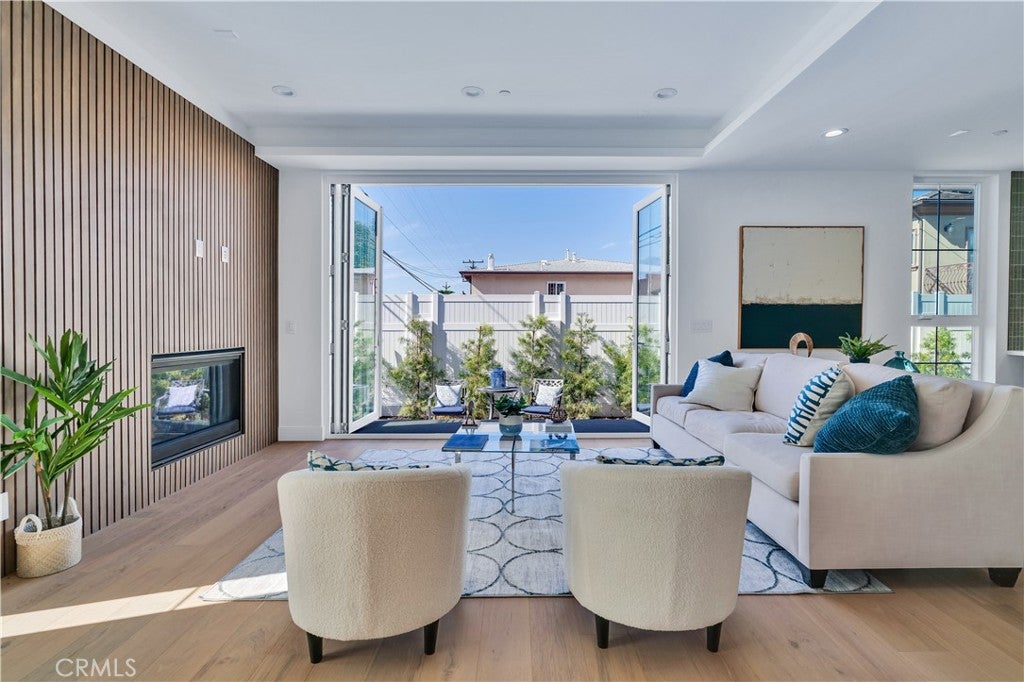 Redondo Beach, California, 90278, United States, 5 Bedrooms Bedrooms, ,5 BathroomsBathrooms,Residential,Active,1959976